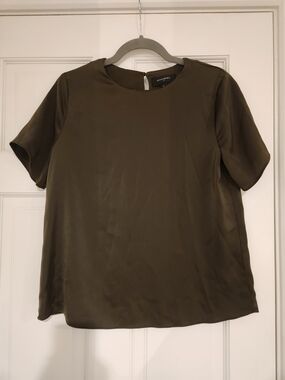 Banana Republic Olive Short Sleeve Crewneck Top